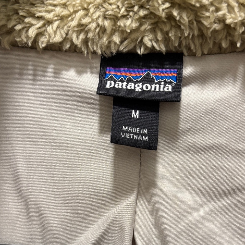 Patagonia Beige Sherpa Vest - Picture 2 of 5